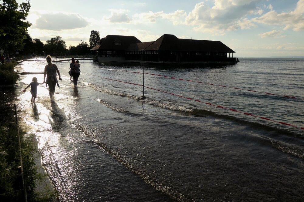 Die Uferpromenade in Rorschach SG stand am 10. Juni unter Wasser.